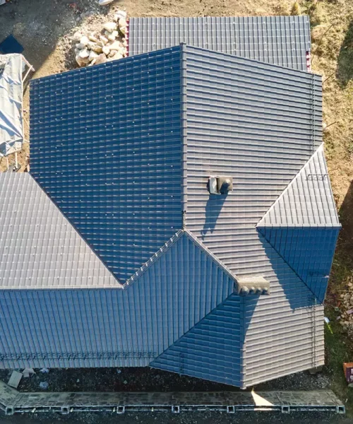 chimney-on-house-roof-top-covered-with-metallic-sh-2024-12-06-16-39-08-utc-scaled-1